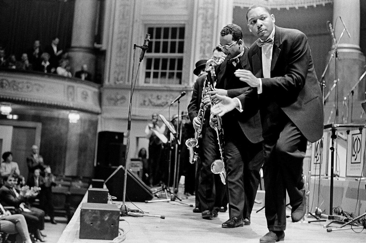 Como o fotógrafo Frank Stewart capturou a cultura do jazz, da igreja e da vida negra nos EUA